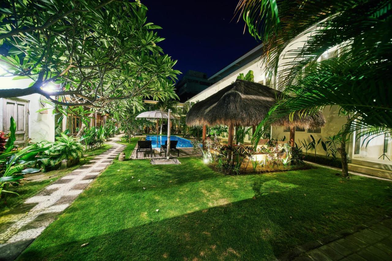 Easy Surf Camp Hotel Kuta Lombok Exterior foto