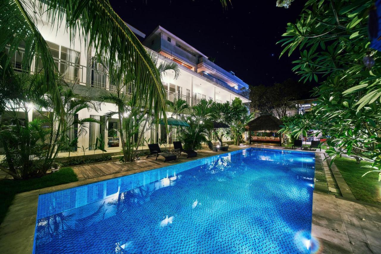 Easy Surf Camp Hotel Kuta Lombok Exterior foto