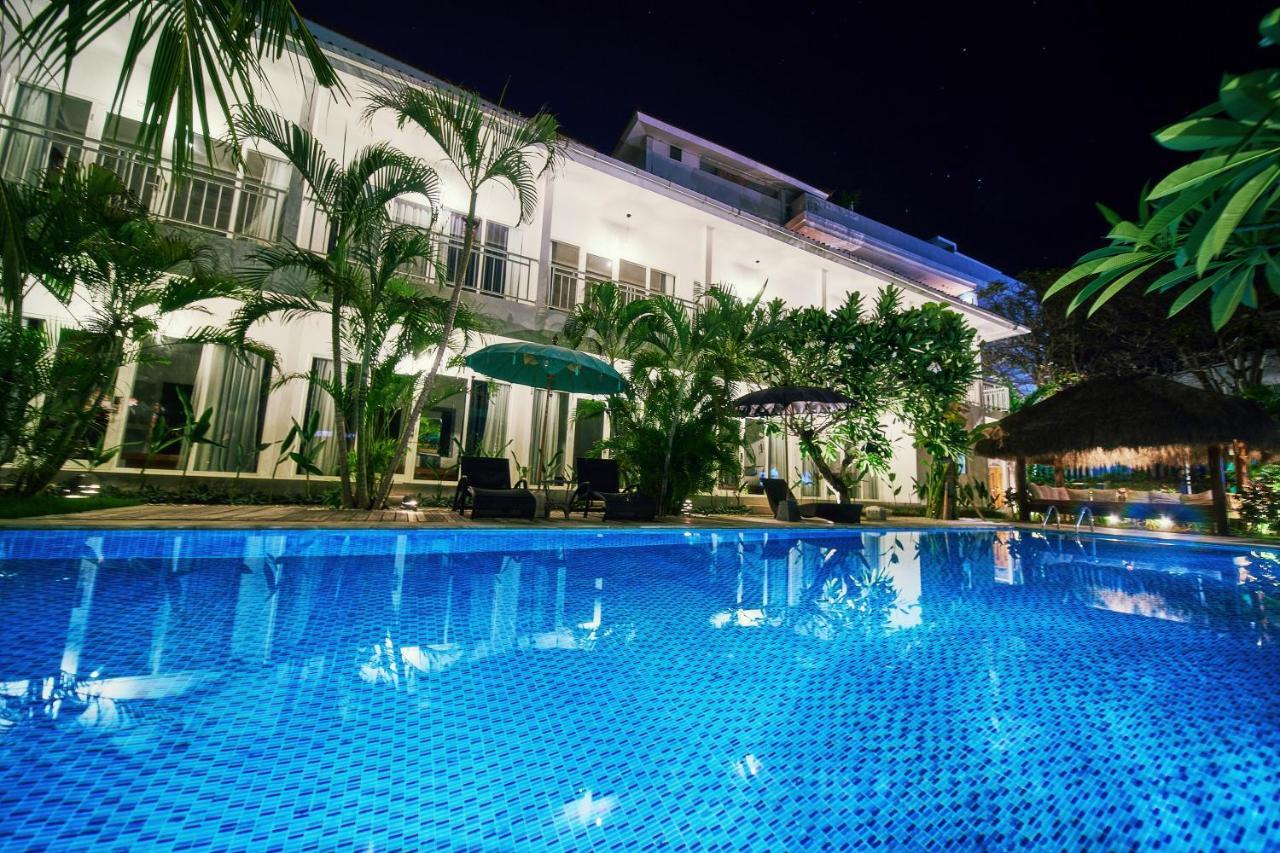 Easy Surf Camp Hotel Kuta Lombok Exterior foto