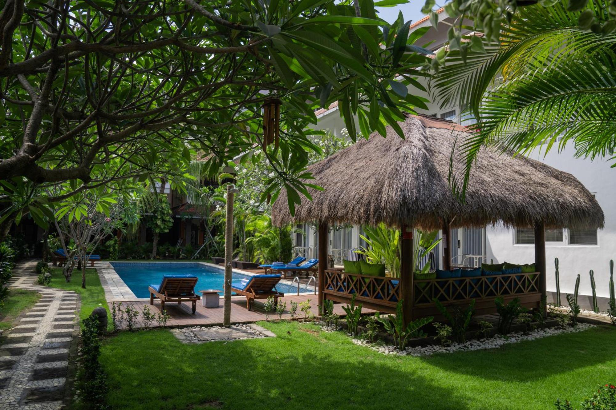 Easy Surf Camp Hotel Kuta Lombok Exterior foto