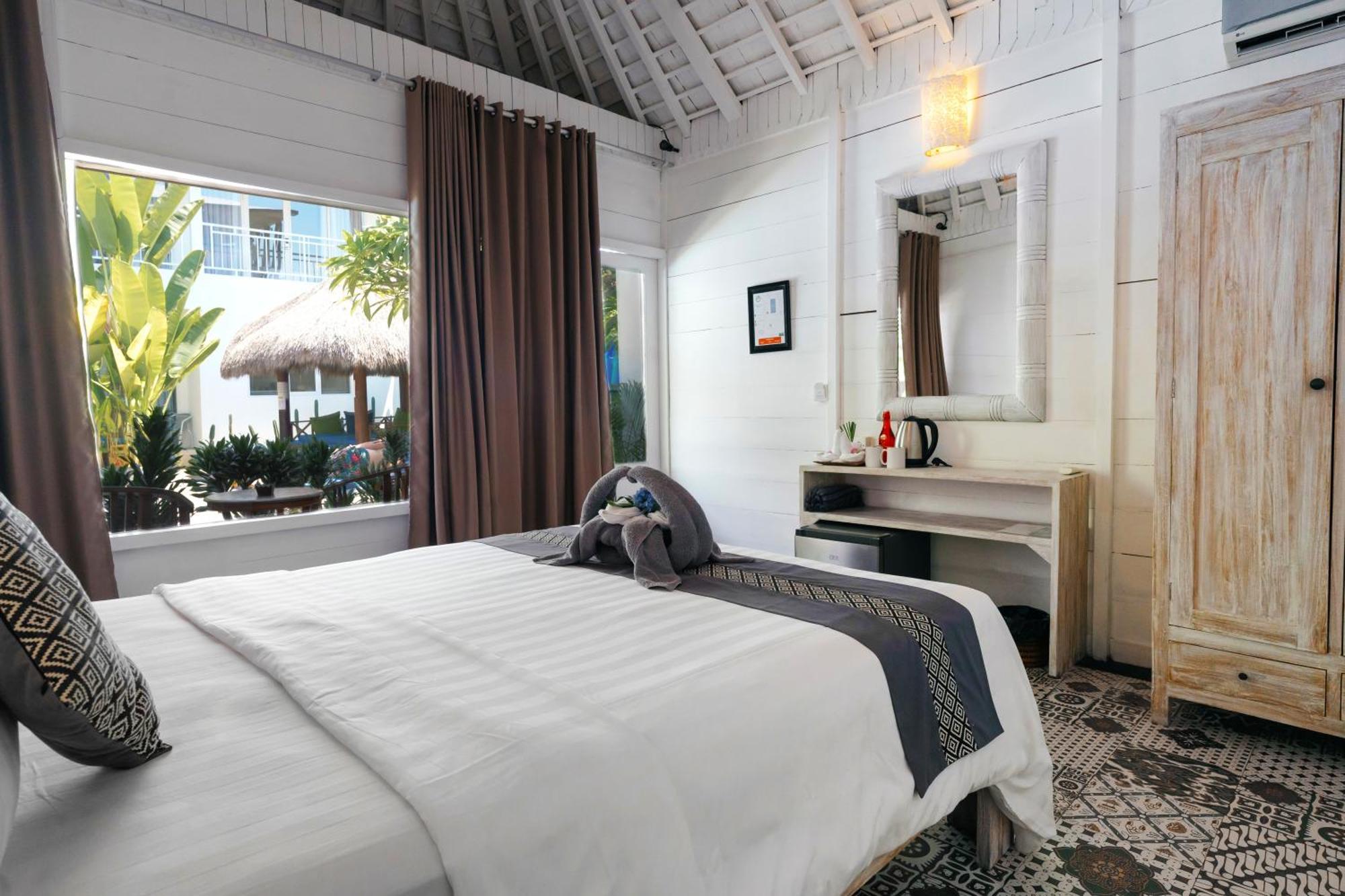 Easy Surf Camp Hotel Kuta Lombok Exterior foto