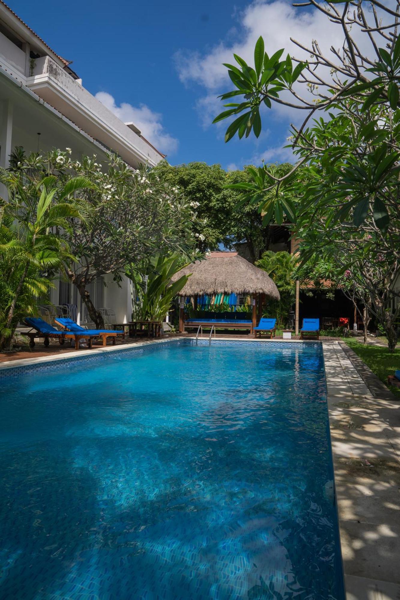 Easy Surf Camp Hotel Kuta Lombok Exterior foto