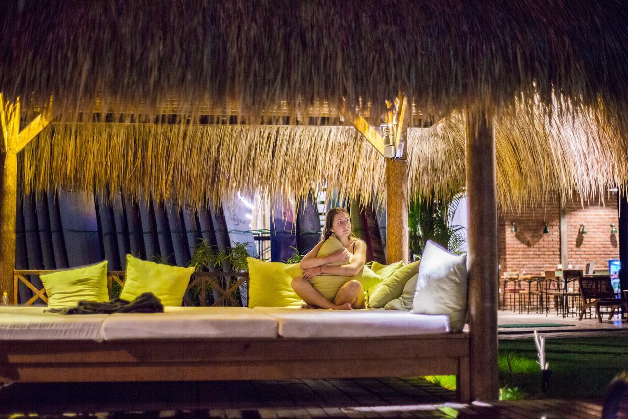 Easy Surf Camp Hotel Kuta Lombok Exterior foto